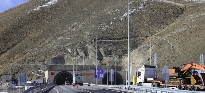 Sürücülerin korkulu rüyası Güzeldere Geçidi artık tünelle aşılıyor