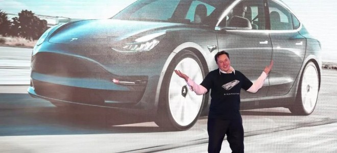 Tesla, ABD’de bu yıl üçüncü kez elektrikli araç fiyatlarını indirdi