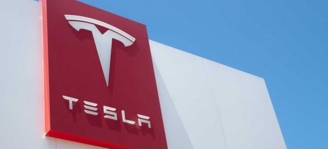 Tesla, ABD ve Avrupa’da araç fiyatlarını indirdi
