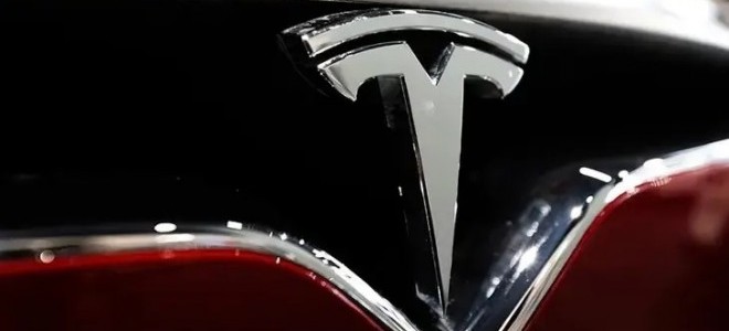 Tesla satışları Avrupa'da neredeyse yarıya indi