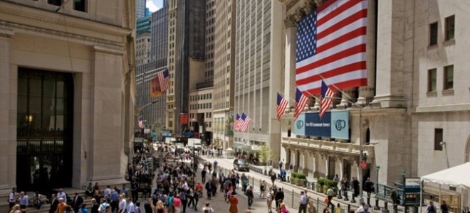 Ticaret Savaşı ve Zayıf Verilerle Wall Street Düştü