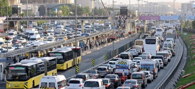 Trafiğe kayıtlı taşıt sayısı Aralık’ta yıllık yüzde 45,4 düştü