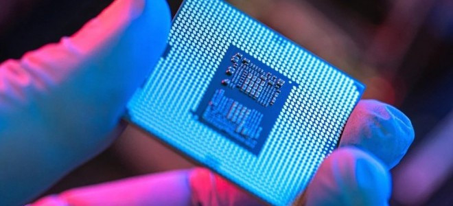 Trump gelişmiş çiplere yüzde 25 gümrük vergisi getirdi