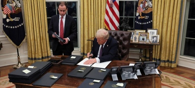 Trump, Kanada ve Meksika'ya yüzde 25 ilave vergi getirecek