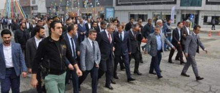 Başbakan Yardımcısı Çavuşoğlu: İnegöl'e gelin, mobilyanın en iyisini alın