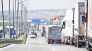 Kapıkule'de 5 kilometre TIR kuyruğu