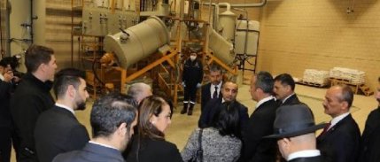 Venezuela Devlet Başkanı Maduro'nun yardımcısı, altın rafinerisine hayran kaldı