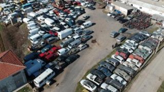 Yediemin Otoparkına Çekilen Yüzlerce Araç Çürüyor