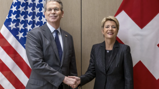 Washington’a uzatılan zeytin dalı, altının ağırlığına yenildi