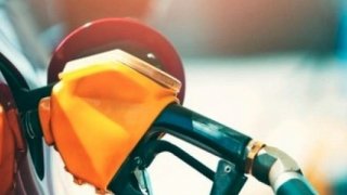 3 günde üçüncü zam: Akaryakıt fiyatları bu gece psikolojik sınırı aşıyor!
