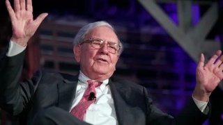 94 yaşındaki Warren Buffet görevini bırakıyor