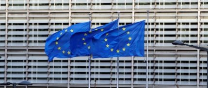 AB, Euro Bölgesi için enflasyon tahminini yükseltirken büyüme beklentisini düşürdü