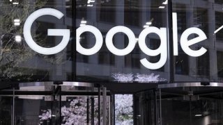 AB mahkemesi Google'a 2,4 milyar euroluk para cezasını onadı