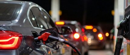 Akaryakıt makası yeniden açıldı: Benzine bir indirim daha geldi