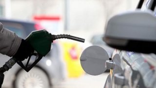 Akaryakıtta tabela değişti: Benzine zam geldi