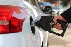 Akaryakıtta tabela güncellendi: Benzine zam geldi