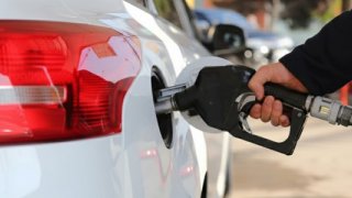 Akaryakıtta tabela güncellendi: Benzine zam geldi
