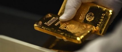 Altın, kayıplarını genişleterek rekor seviyesinden uzaklaşıyor