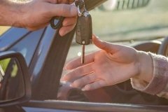 Araç satışlarında yeni dönem başlıyor: Kimler harç ödemeyecek?