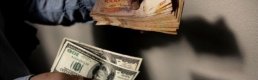 Arjantin pesosu, dolar karşısında %50'den fazla devalüe edilecek