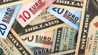 Avrupa'da Büyümeyle Yükselen Euro Doları Frenledi