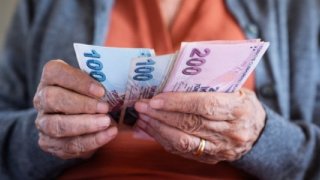 Aylık farkı hesaplandı: Emekli olmak için 2025 mi 2026 mı daha avantajlı?