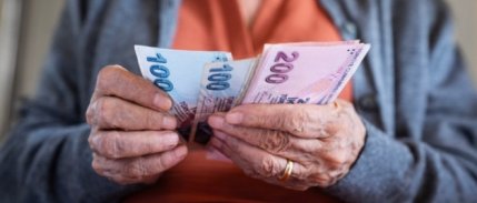 Aylık farkı hesaplandı: Emekli olmak için 2025 mi 2026 mı daha avantajlı?