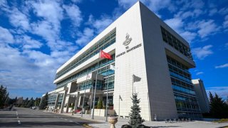 AYM, iki siyasi partinin kapatılmasına karar verdi: Mal varlıkları Hazine’ye devredildi