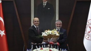 Hazine ve Maliye Bakanı Mehmet Şimşek’ten ilk mesaj