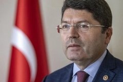 Bakan Tunç: Bayrak provakasyonunda 14 kişi gözaltına alındı 