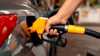 Benzin fiyatları yeniden motorinin üzerine çıktı