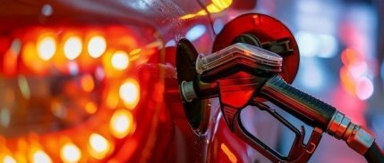 Benzin ve motorine gelmesi beklenen zamlar ertelendi