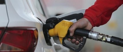 Benzine beklenen 28 kuruşluk indirim kesinleşti