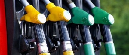 Benzine beklenen zam geldi