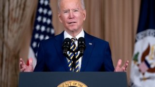 Biden'dan artan benzin fiyatlarına karşı şirketlere 