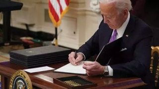 Biden imzaladı: Rusya'dan zenginleştirilmiş uranyum ithalatı yasaklanıyor