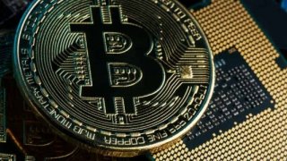 Bitcoin 8,000 doların üzerinde