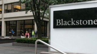 Blackstone yatırımcıların gayrimenkul fonundan para çekme işlemlerini kısıtladı