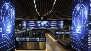 Borsa günün ilk yarısında rekor tazeledi