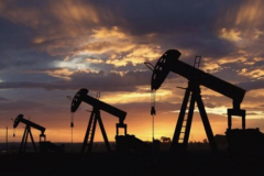 Brent petrol ABD stoklarıyla birlikte frene bastı