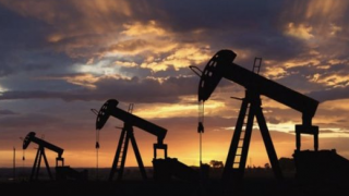 Brent petrol ABD stoklarıyla birlikte frene bastı