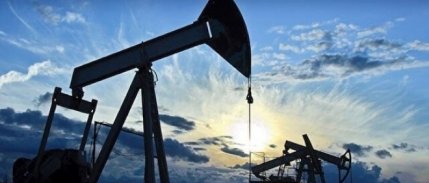 Brent petrol bir ayın zirvesinden geriledikten sonra dengelenme arayışında