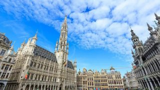 Brüksel sokağa indi: Hükümetin tasarruf tedbirleri protesto edildi