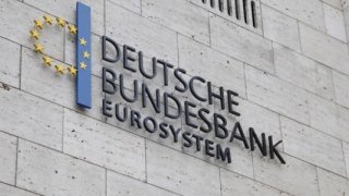 Bundesbank: Alman ekonomisi yavaş yavaş ivme kazanıyor