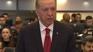 Erdoğan: Depremde hayatını kaybedenlerin yakınlarına 100 bin TL nakdi yardımda bulunuyoruz