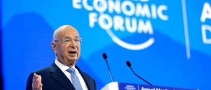 Davos’un kurucusu istifa etti