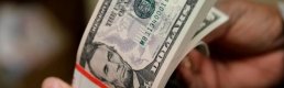 Dolar bir buçuk ayın en düşük seviyesine indi