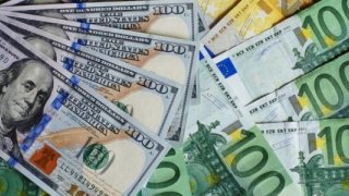 Dolar Geriledi Euro Yükseldi