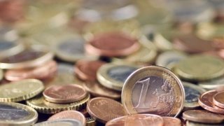 Dolar ve euro yukarı yönlü seyrediyor 