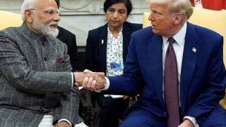 Donald Trump İran ile iş yapan ülkelere yüzde 25 ek vergi getirdi